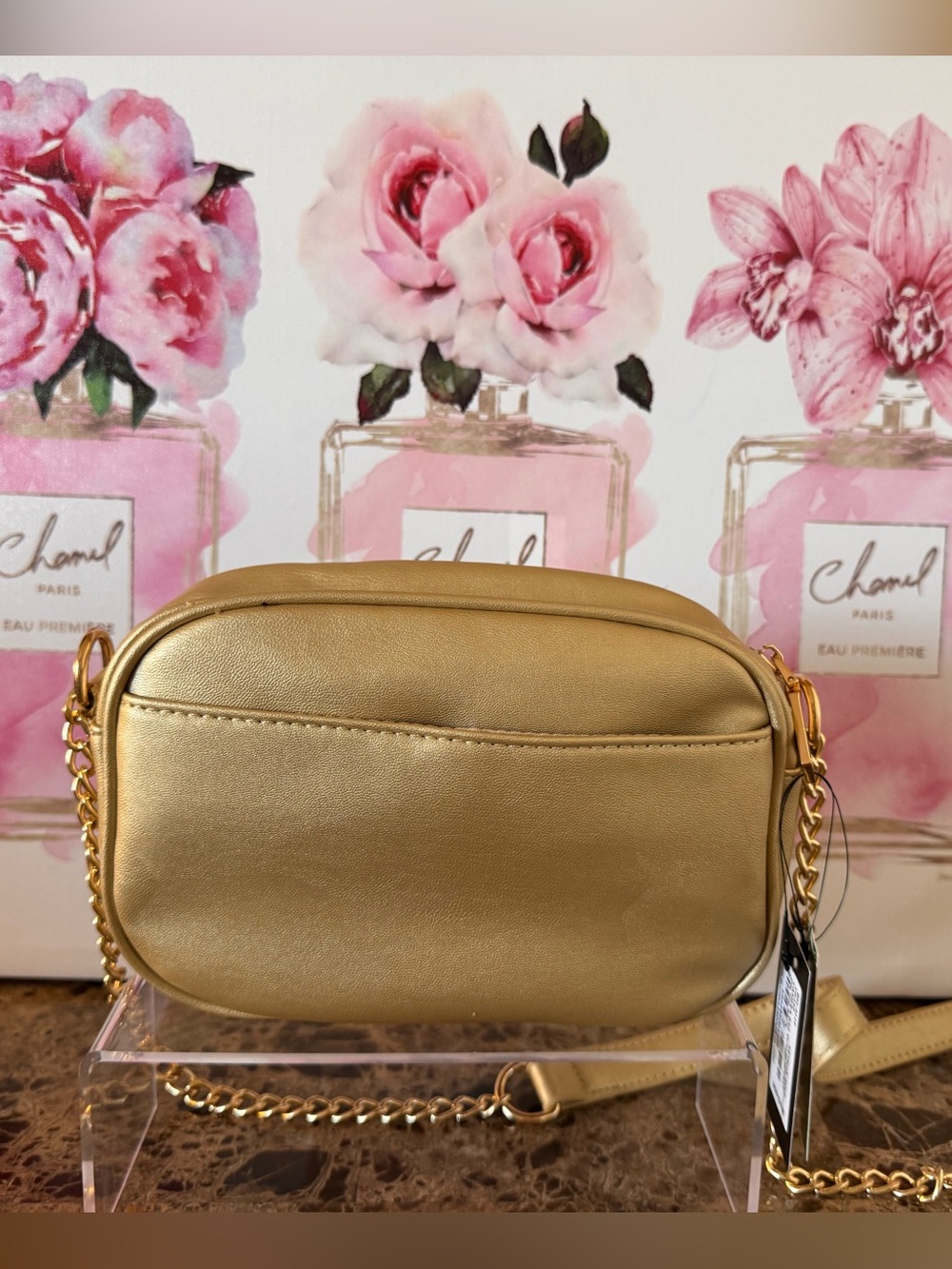 Badgley Mischka Metallic Gold Quilted Crossbody with Chain Strap - Picture 4 of 6